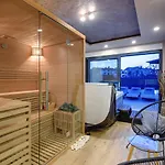 In With Pool And Sauna *