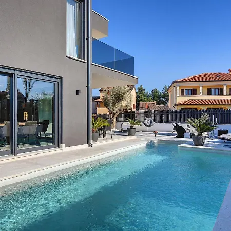 Luxurious In With Pool Villa *