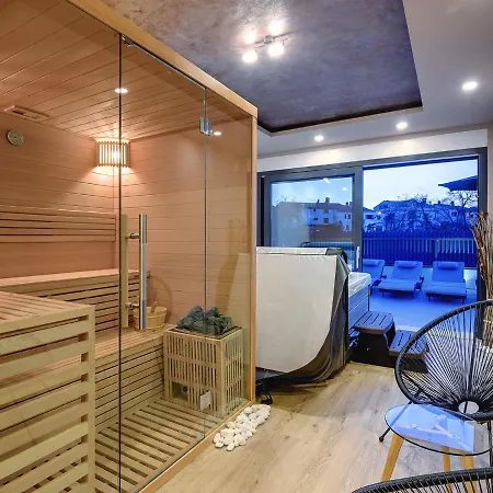 In With Pool And Sauna *