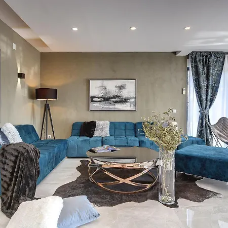 Luxurious In With Pool Villa Rovinj