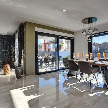 Villa Luxurious In With Pool Rovinj