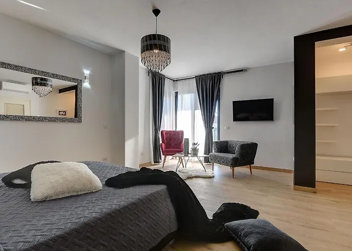 In With Pool And Sauna Вилла