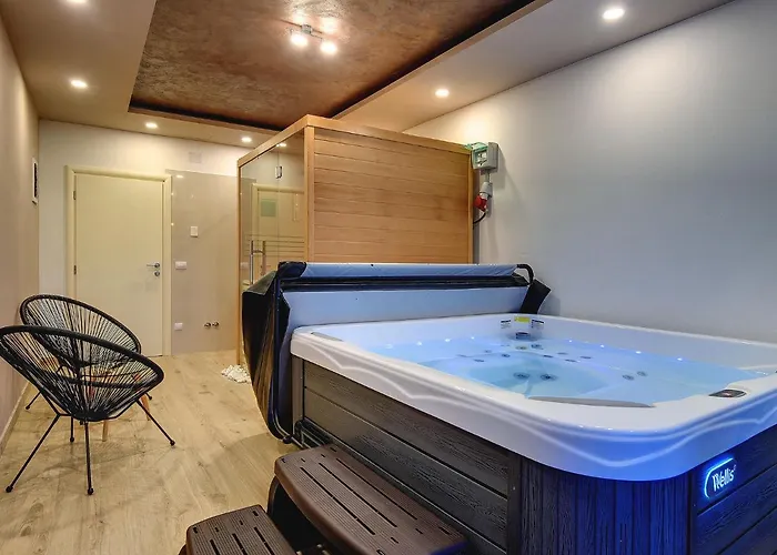In With Pool And Sauna Ровинь