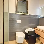 빌라 In With Pool And Sauna 로비니