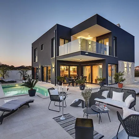 Luxurious In With Pool * Rovinj