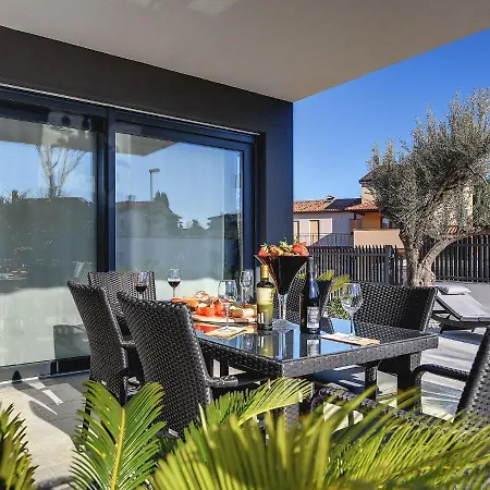 Villa Luxurious In With Pool *