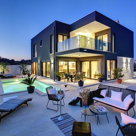 Villa In With Pool And Sauna