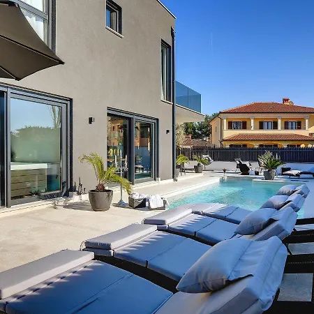 In With Pool And Sauna * Rovinj