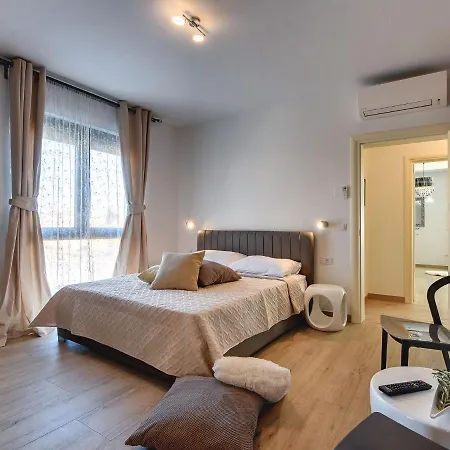 In With Pool And Sauna