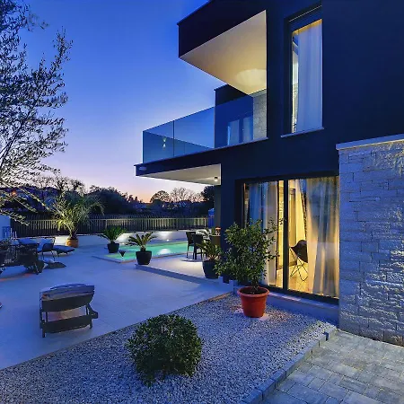 In With Pool And Sauna * Rovinj