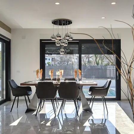 In With Pool And Sauna Villa Rovinj