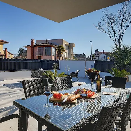 In With Pool And Sauna