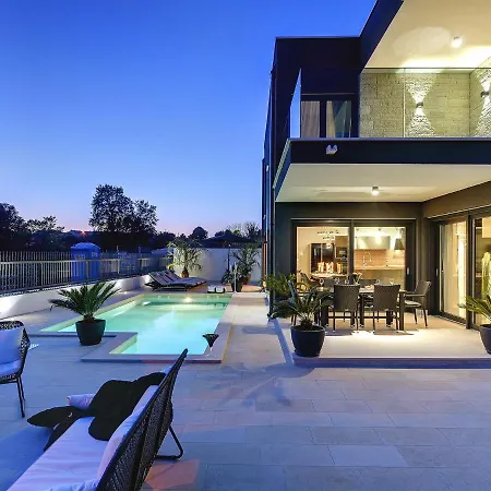 Villa In With Pool And Sauna Rovinj