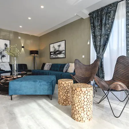 In With Pool And Sauna Villa