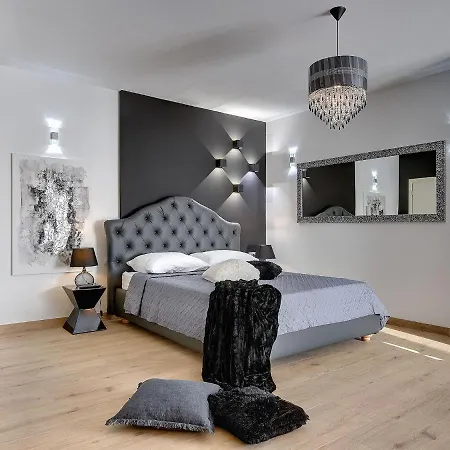 In With Pool And Sauna