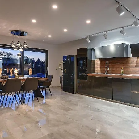 In With Pool And Sauna Villa *