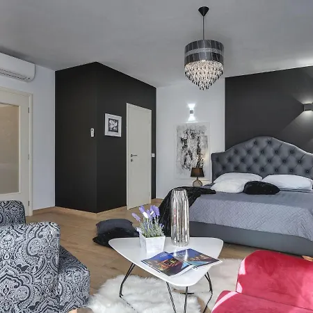 Villa In With Pool And Sauna *