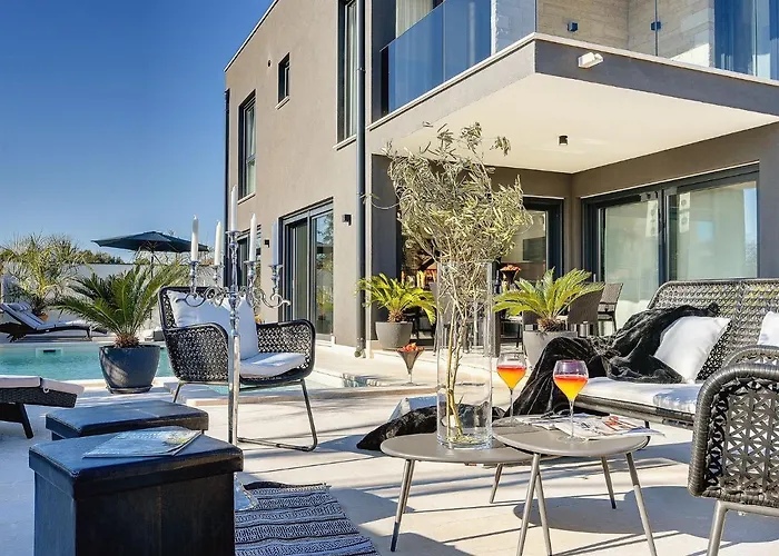 In With Pool And Sauna Βίλα