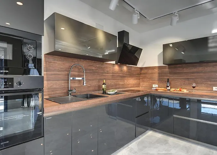 In With Pool And Sauna * Ρόβινι