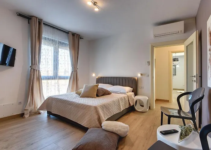 In With Pool And Sauna