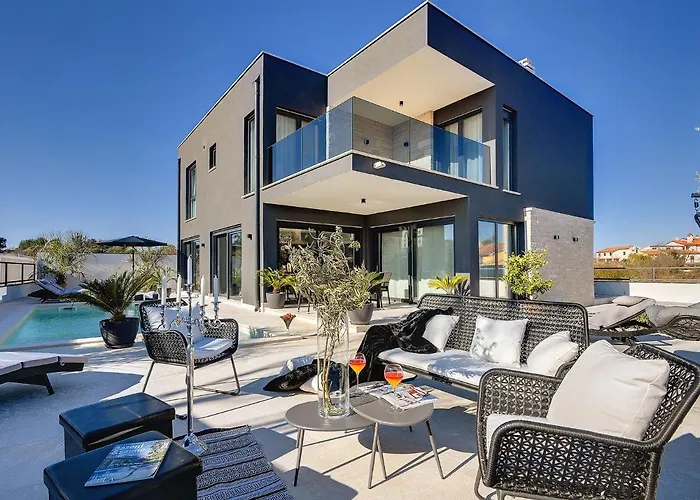 In With Pool And Sauna