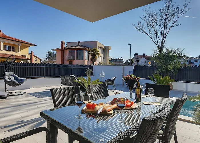 In With Pool And Sauna