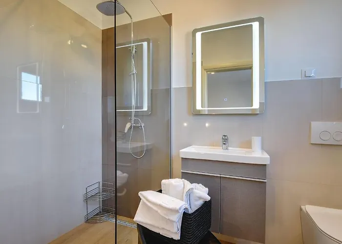 In With Pool And Sauna