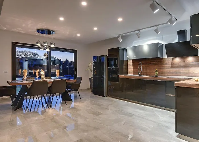 In With Pool And Sauna Βίλα *