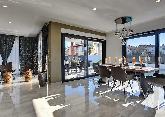 Βίλα In With Pool And Sauna Ρόβινι