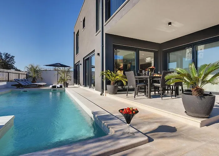 In With Pool And Sauna Ρόβινι