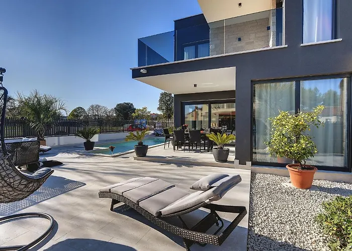 In With Pool And Sauna